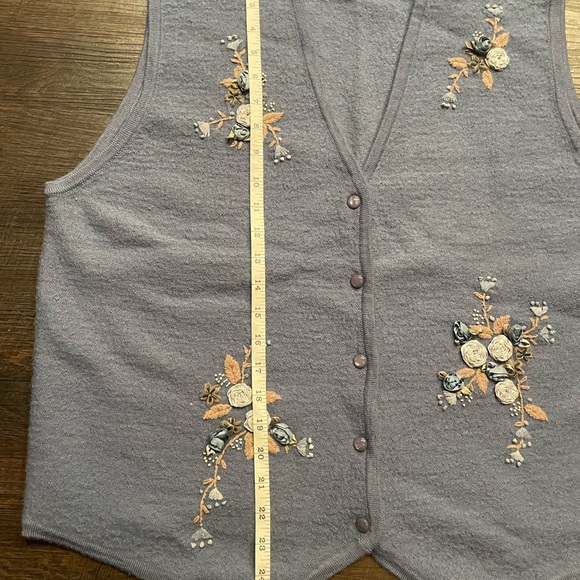 Vtg Cottagecore Women’s Size L Sweater Vest Wool Blue Floral Ribbon Embroidery - Picture 7 of 9